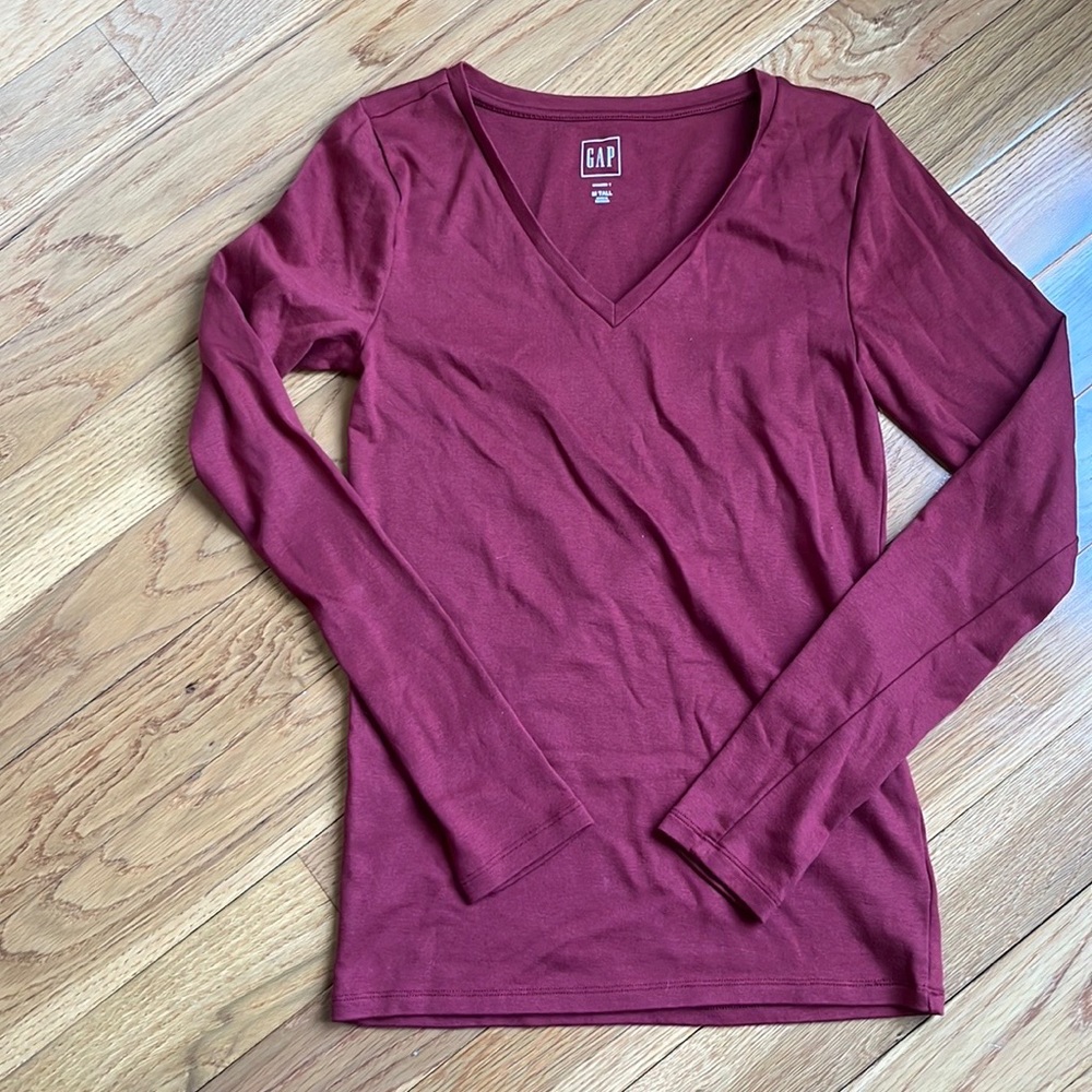 NWOT Gap Modern T Medium Tall V Neck Long Sleeve Chimey Red